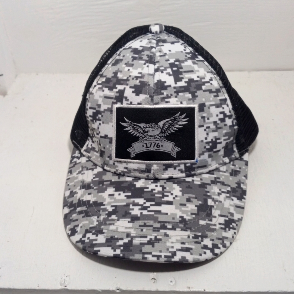 1776 black,grey and white snapback  ballcap
